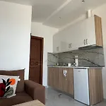 Villa Seima - Bright Holiday Apartments With Large Rooftop Terrace & Sea View In Vlore, Quietly Located Влёра