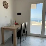 Апартаменты Villa Seima - Bright Holiday Apartments With Large Rooftop Terrace & Sea View In Vlore, Quietly Located Влёра