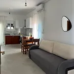 Villa Seima - Bright Holiday Apartments With Large Rooftop Terrace & Sea View In Vlore, Quietly Located * Влёра