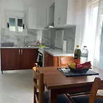 Villa Seima - Bright Holiday Apartments With Large Rooftop Terrace & Sea View In Vlore, Quietly Located * Влёра
