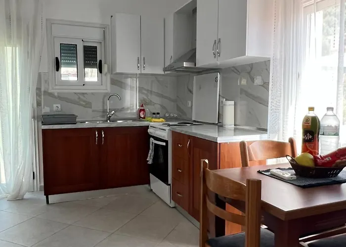 Villa Seima - Bright Holiday Apartments With Large Rooftop Terrace & Sea View In Vlore, Quietly Located