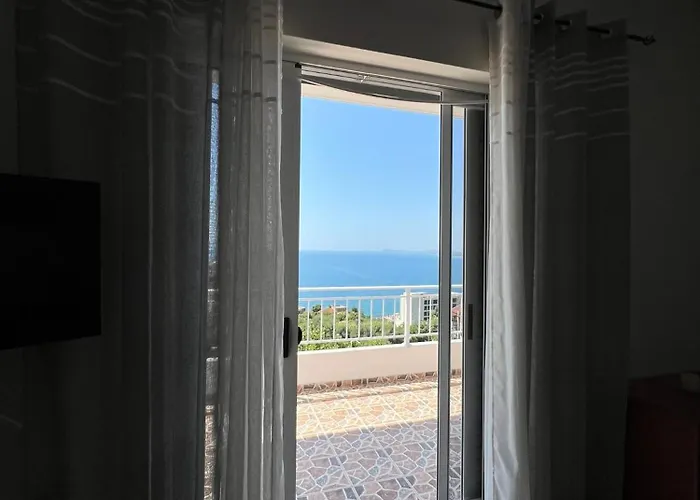 Apartment Villa Seima - Bright Holiday Apartments With Large Rooftop Terrace & Sea View In Vlore, Quietly Located