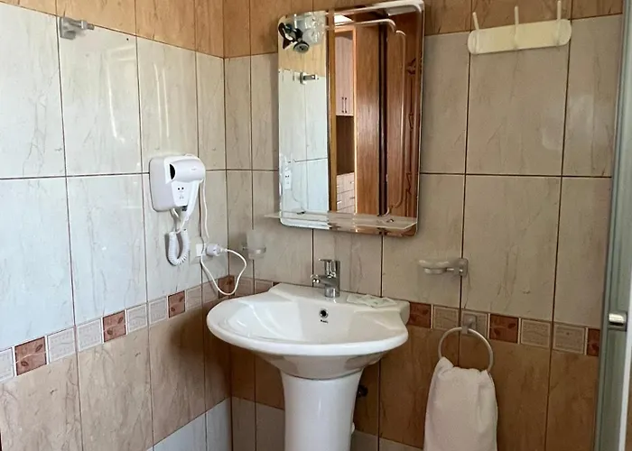 Villa Seima - Bright Holiday Apartments With Large Rooftop Terrace & Sea View In Vlore, Quietly Located * Vlore