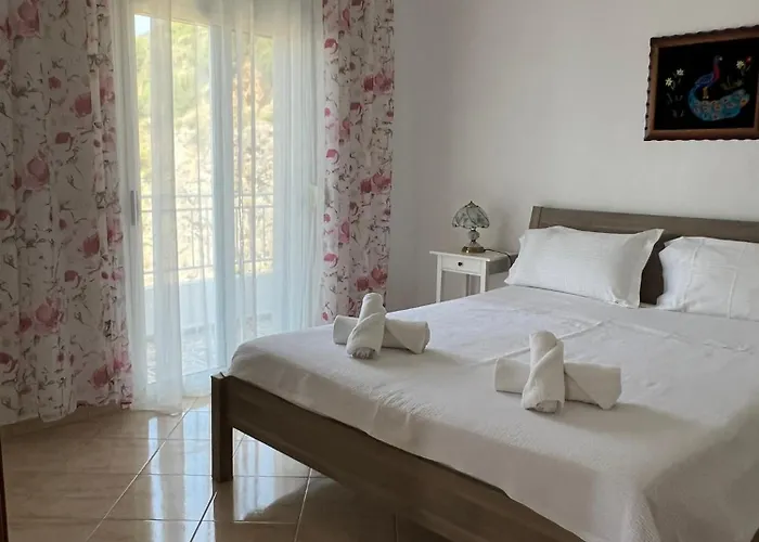 Villa Seima - Bright Holiday Apartments With Large Rooftop Terrace & Sea View In Vlore, Quietly Located *