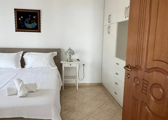 Villa Seima - Bright Holiday Apartments With Large Rooftop Terrace & Sea View In Vlore, Quietly Located Apartment *