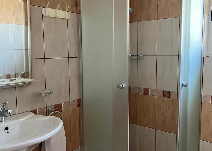 Villa Seima - Bright Holiday Apartments With Large Rooftop Terrace & Sea View In Vlore, Quietly Located