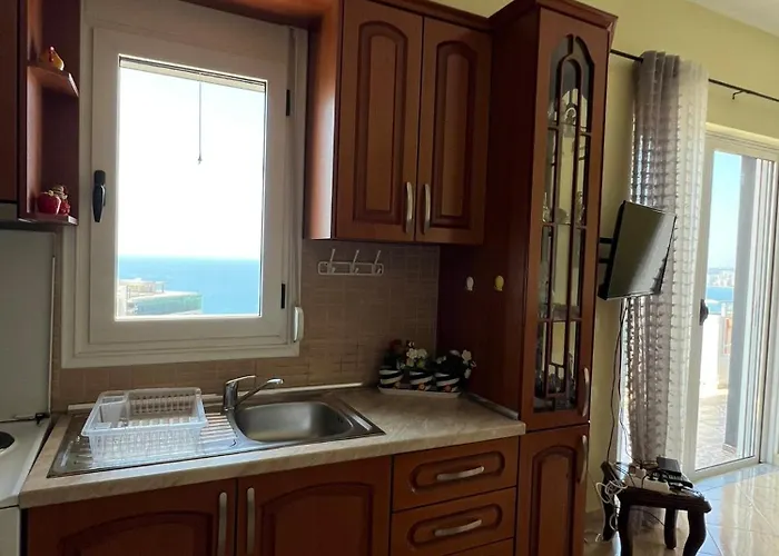 Villa Seima - Bright Holiday Apartments With Large Rooftop Terrace & Sea View In Vlore, Quietly Located *