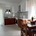 Villa Seima - Bright Holiday Apartments With Large Rooftop Terrace & Sea View In Vlore, Quietly Located
