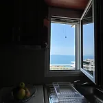 Villa Seima - Bright Holiday Apartments With Large Rooftop Terrace & Sea View In Vlore, Quietly Located Appartement Vlorë