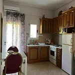 Villa Seima - Bright Holiday Apartments With Large Rooftop Terrace & Sea View In Vlore, Quietly Located Appartement