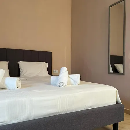 Apartment Seima - Bright With Large Rooftop Terrace & Sea View In Vlore, Quietly Located *
