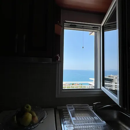 Seima - Bright With Large Rooftop Terrace & Sea View In Vlore, Quietly Located Apartment Vlorë