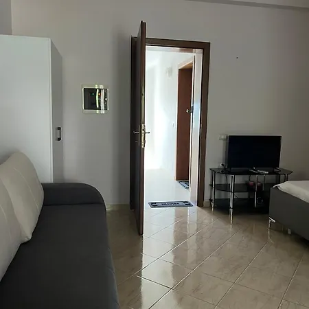 Seima - Bright With Large Rooftop Terrace & Sea View In Vlore, Quietly Located Vlorë