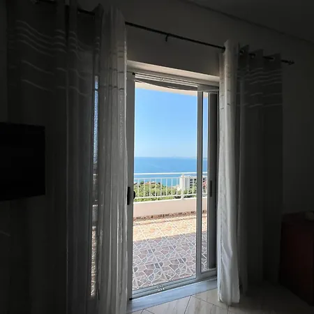 Apartment Seima - Bright With Large Rooftop Terrace & Sea View In Vlore, Quietly Located