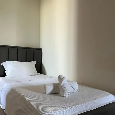 Apartment Seima - Bright With Large Rooftop Terrace & Sea View In Vlore, Quietly Located *