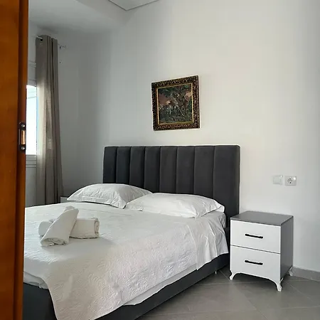 Seima - Bright With Large Rooftop Terrace & Sea View In Vlore, Quietly Located Apartment Vlorë