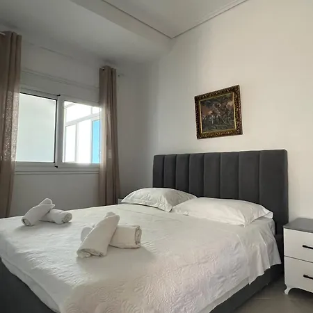 Seima - Bright With Large Rooftop Terrace & Sea View In Vlore, Quietly Located Apartment