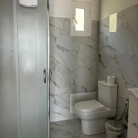 Seima - Bright With Large Rooftop Terrace & Sea View In Vlore, Quietly Located *