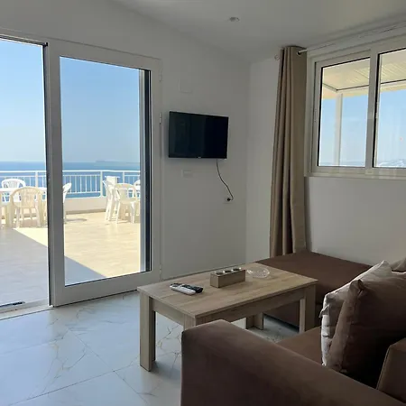 Seima - Bright With Large Rooftop Terrace & Sea View In Vlore, Quietly Located