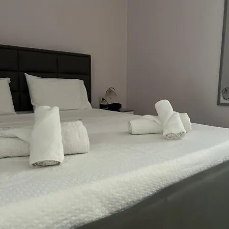 Seima - Bright With Large Rooftop Terrace & Sea View In Vlore, Quietly Located Apartment