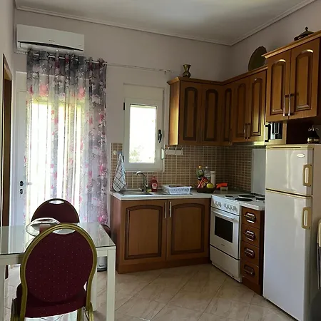 Seima - Bright With Large Rooftop Terrace & Sea View In Vlore, Quietly Located Apartment