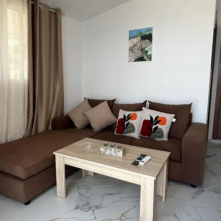 Apartment Seima - Bright With Large Rooftop Terrace & Sea View In Vlore, Quietly Located