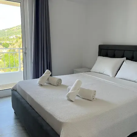 Seima - Bright With Large Rooftop Terrace & Sea View In Vlore, Quietly Located Vlorë