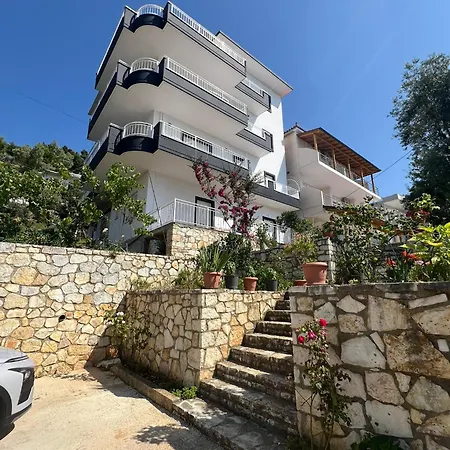 Villa Seima - Bright Holiday Apartments With Large Rooftop Terrace & Sea View In Vlore, Quietly Located Vlorë