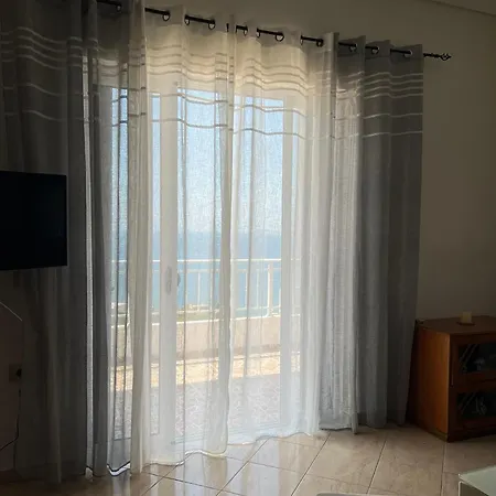 Apartment Seima - Bright With Large Rooftop Terrace & Sea View In Vlore, Quietly Located