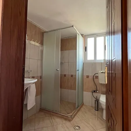 Apartment Seima - Bright With Large Rooftop Terrace & Sea View In Vlore, Quietly Located Vlorë