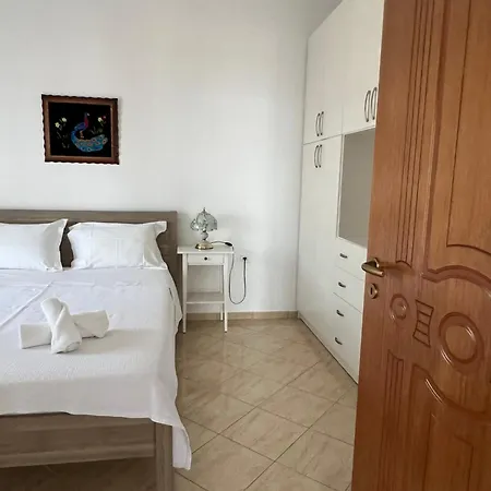 Seima - Bright With Large Rooftop Terrace & Sea View In Vlore, Quietly Located Apartment *