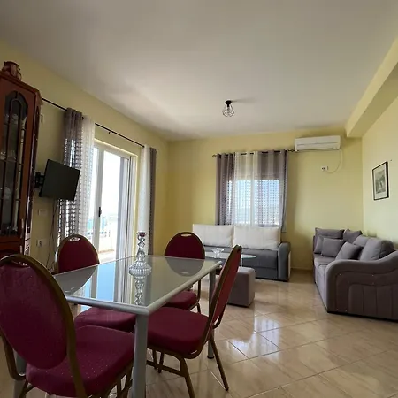 Seima - Bright With Large Rooftop Terrace & Sea View In Vlore, Quietly Located Apartmán Vlorë