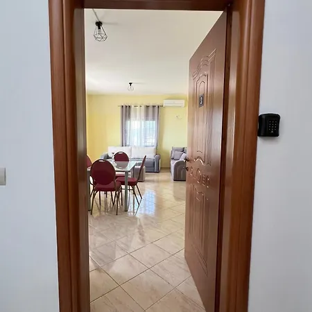 Apartment Seima - Bright With Large Rooftop Terrace & Sea View In Vlore, Quietly Located *
