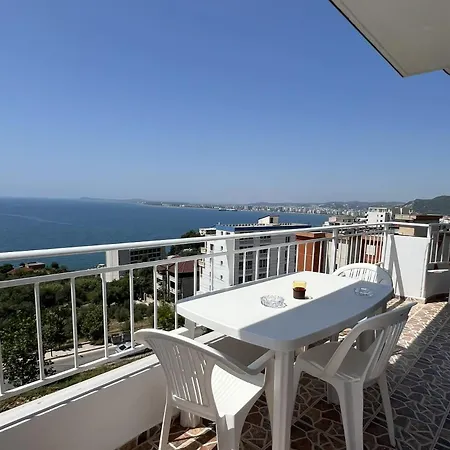Seima - Bright With Large Rooftop Terrace & Sea View In Vlore, Quietly Located Apartment Vlorë