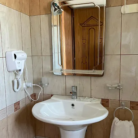Apartment Seima - Bright With Large Rooftop Terrace & Sea View In Vlore, Quietly Located