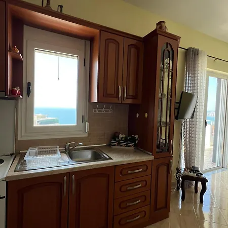 Seima - Bright With Large Rooftop Terrace & Sea View In Vlore, Quietly Located *