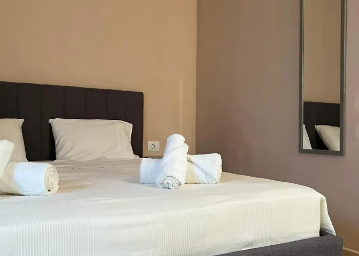 公寓 Villa Seima - Bright Holiday Apartments With Large Rooftop Terrace & Sea View In Vlore, Quietly Located *