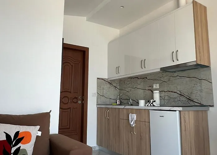 Villa Seima - Bright Holiday Apartments With Large Rooftop Terrace & Sea View In Vlore, Quietly Located Vlorë