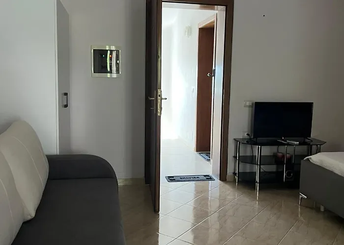 Villa Seima - Bright Holiday Apartments With Large Rooftop Terrace & Sea View In Vlore, Quietly Located Vlorë