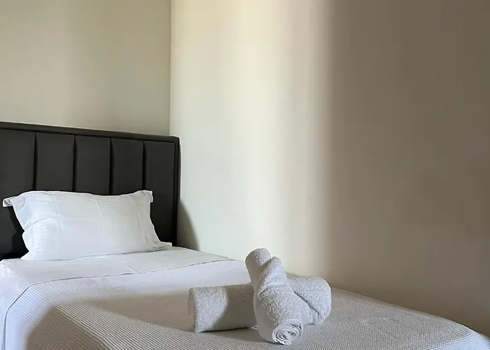 公寓 Villa Seima - Bright Holiday Apartments With Large Rooftop Terrace & Sea View In Vlore, Quietly Located *