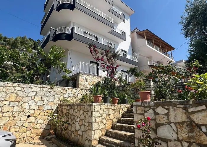 Villa Seima - Bright Holiday Apartments With Large Rooftop Terrace & Sea View In Vlore, Quietly Located Vlorë