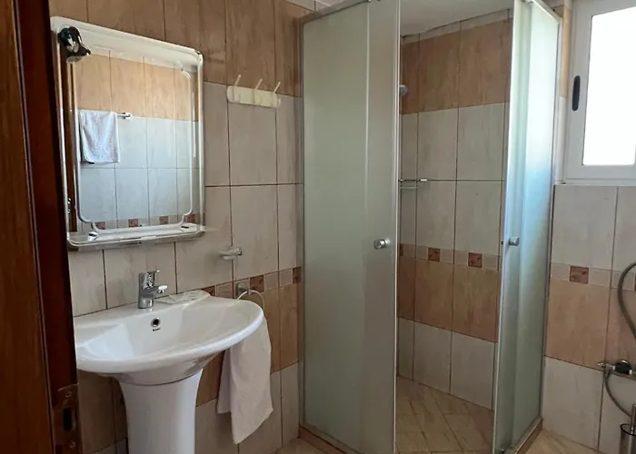 Villa Seima - Bright Holiday Apartments With Large Rooftop Terrace & Sea View In Vlore, Quietly Located 公寓